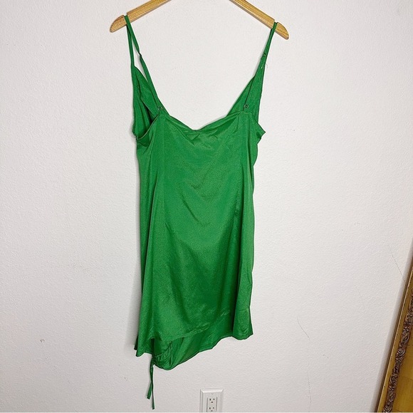 NWT PrettyLittleThing Bright Green Cowl Neck Ruched Front Bodycon Dress $42 - Picture 5 of 9